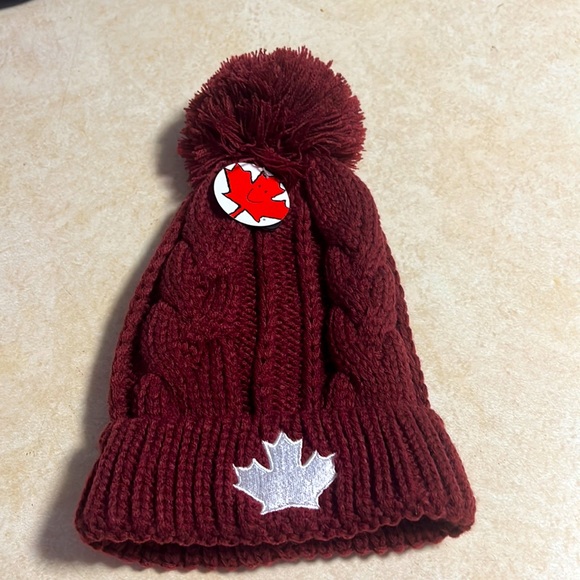 stone age Accessories - A cute cranberry winter toque in a unisex size